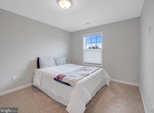 38 Overlook Dr, Hanover PA 17331-9136 exterior