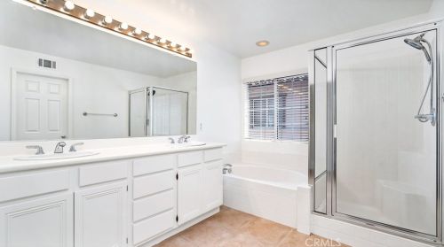 2940 Nau Ave, Tustin CA 92782-3377 exterior