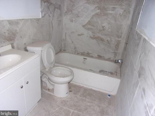 2210 17 St, Philadelphia PA 19132-4404 exterior