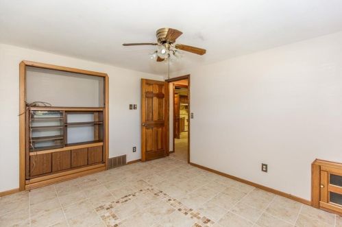 702 Knollwood Dr, Woonsocket RI 02895-2632 exterior