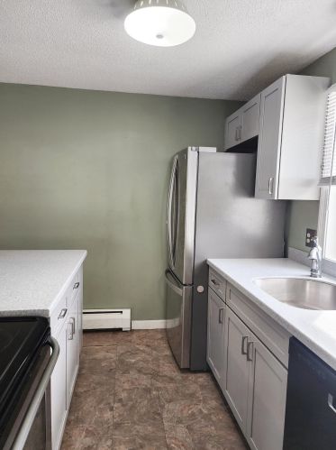 84 Modena Dr, Concord NH  03303-1550 exterior