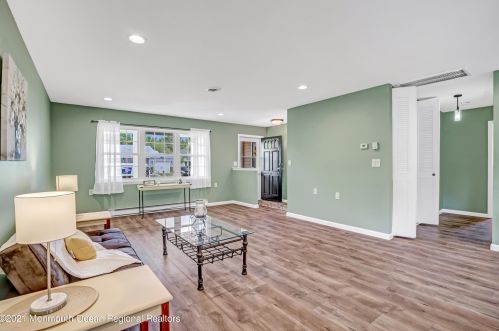 8 Leighton Ln, Lakehurst NJ  08759-6711 exterior