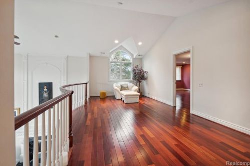 2511 Golf Crst Dr, Rochester MI 48309-4063 exterior