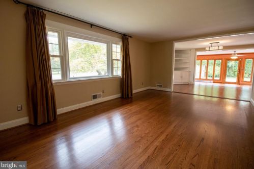 10701 Rock Run Dr, Rockville MD  20854-1747 exterior