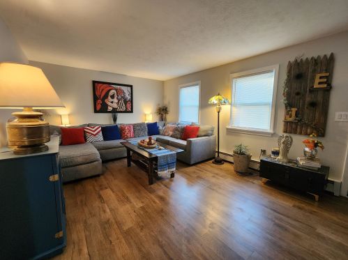 12 Edward Dr, Concord NH  03301-8626 exterior