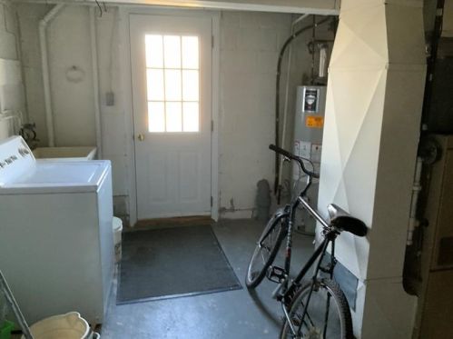 16 Chapel Dr, Pittsburgh PA 15237-2518 exterior