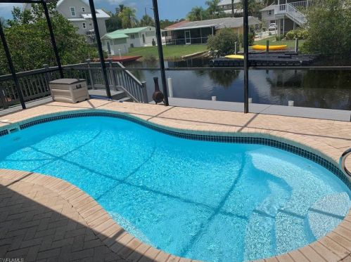 1283 Grand Canal Dr, Naples FL 34110-1506 exterior