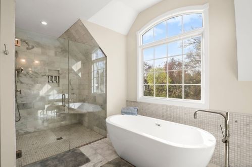 42 Kings Hwy, Westport CT  06880-4710 exterior