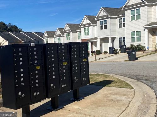 2837 Laurel Rdg Cir, Atlanta GA 30344-8019 exterior