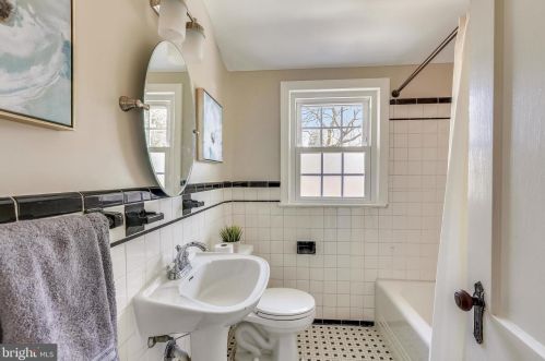 9609 Hastings Dr, Silver Spring MD 20901-3198 exterior