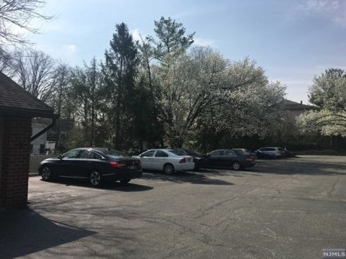 7 Millay Ct, Teaneck NJ 07666-6485 exterior