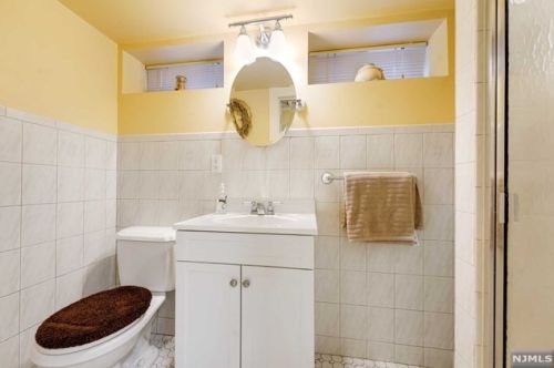 90 Spg Gdn Ave, Nutley NJ 07110-1507 exterior