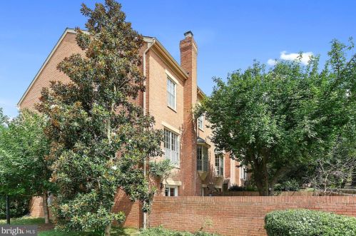 1454 Mclean Mews Ct, Mc Lean VA  22101-3824 exterior