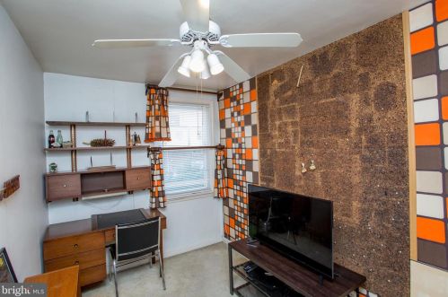 7160 Erdrick St, Philadelphia PA 19135-1012 exterior