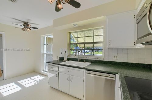 1083 25 Ave, Boynton Beach FL 33435-6731 exterior