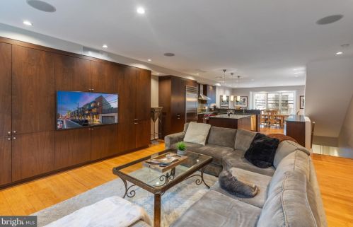 1436 Bainbridge St, Philadelphia PA 19146-1807 exterior