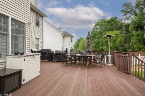 68 Terrace Ave, Town Center NJ  07052-3662 exterior