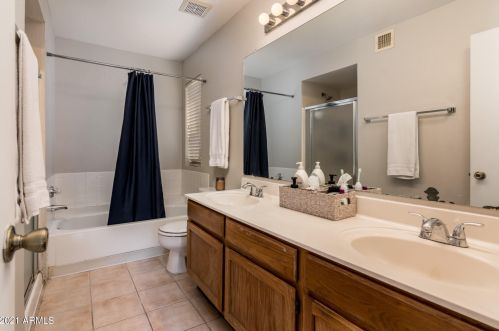 621 Los Feliz Dr, Chandler AZ  85226-4930 exterior