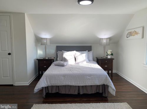 9407 Colesville Rd, Silver Spring MD 20901-4819 exterior