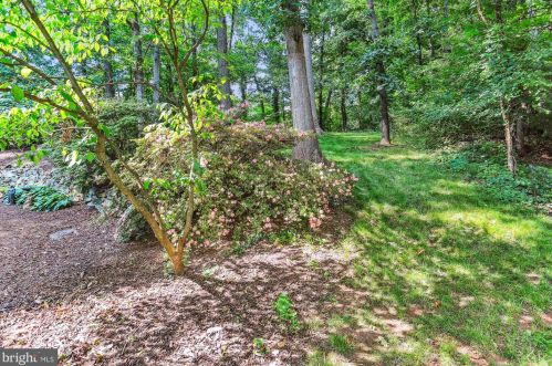 18052 Ml Crk Dr, Rockville MD 20855-1000 exterior