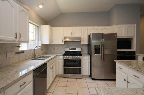 11104 Crossland Dr, Austin TX  78726-1324 exterior