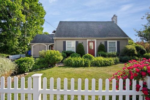 1622 Smith St, Providence, RI 02911-2612