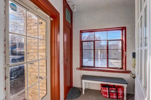 4237 Burrell St, Milwaukee WI  53207-5003 exterior