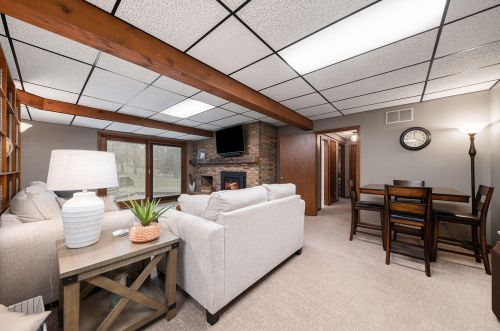 6129 Old Log Trl, Kalamazoo MI  49009-8032 exterior