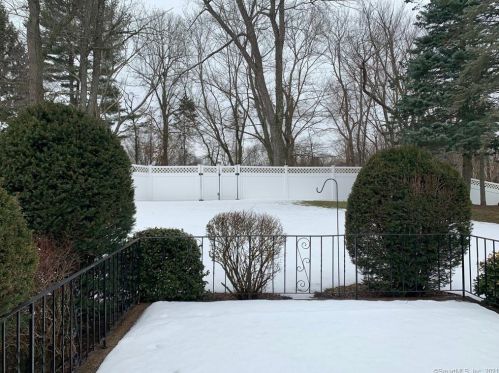 7 Orbit Dr, Enfield CT 06082-5528 exterior