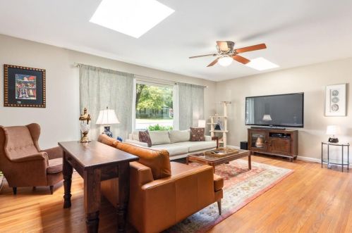 6803 Blessing Dr, Dallas TX  75214-2546 exterior