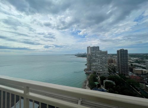 6301 Sheridan Rd, Chicago IL  60660-1728 exterior