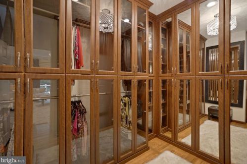 624 Live Oak Dr, Mc Lean VA 22101-1563 exterior