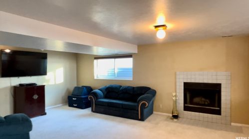 11731 Canberra Dr, Sandy UT 84094-5692 exterior