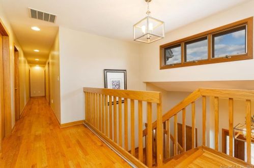 19 Green Field Ln, North Haven CT 06473-4039 exterior