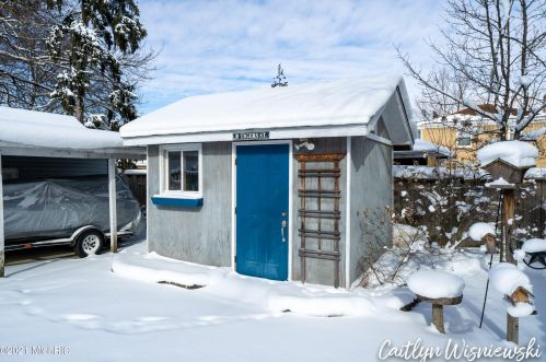 941 Northlawn St, Grand Rapids MI 49505-3717 exterior