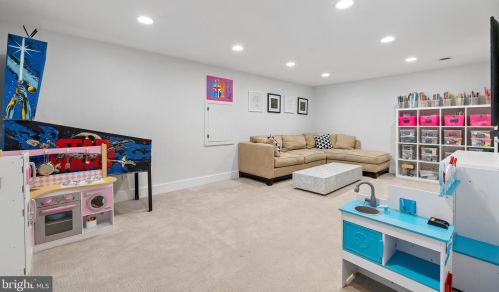 9301 Bentridge Ave, Rockville MD 20854-2860 exterior