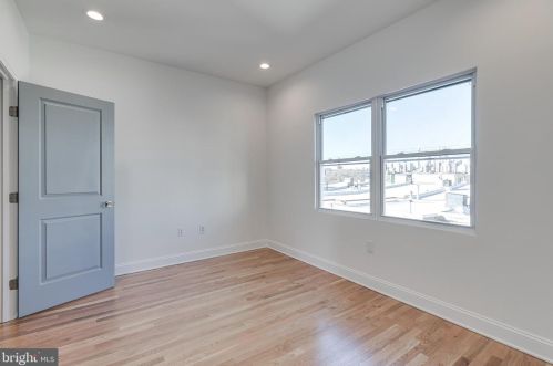 1009 Greenwich St, Philadelphia PA 19147-6409 exterior