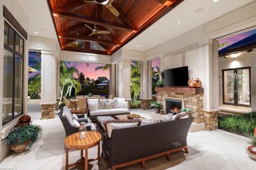 655 Bougainvillea Rd, Naples FL 34102-5545 exterior