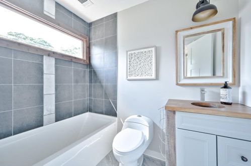 1477 Mercer Ave, Atlanta GA  30337-1515 exterior