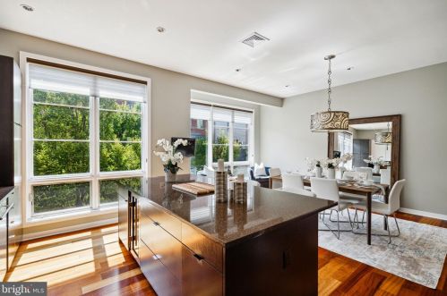 1433 Bainbridge St, Philadelphia PA 19146-2121 exterior