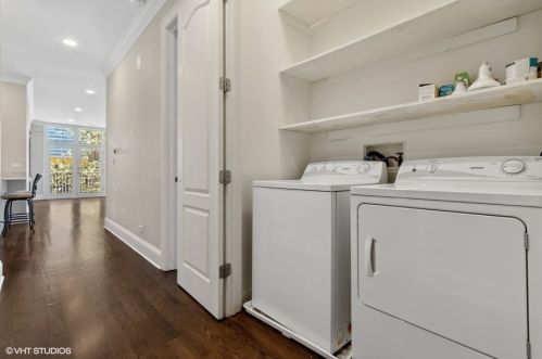 700 Grand Ave, Chicago IL  60654-5508 exterior