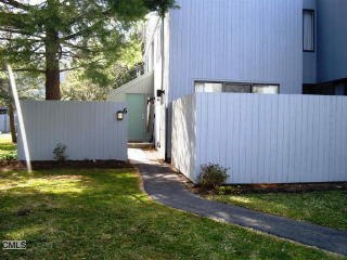 6 Honeysuckle Ln, Ridgefield CT  06877-3319 exterior