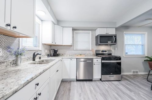 9504 Palmetto Ave, Milwaukee WI  53222-1558 exterior