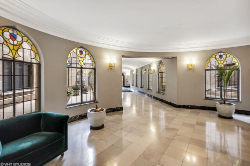 5842 Stony Island Ave, Chicago IL 60637-2056 exterior