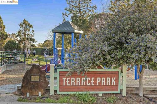 1070 Peralta, Berkeley CA 94706-2118 exterior