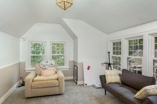 858 Pinecrest Ave, Grand Rapids, MI 49506-3435