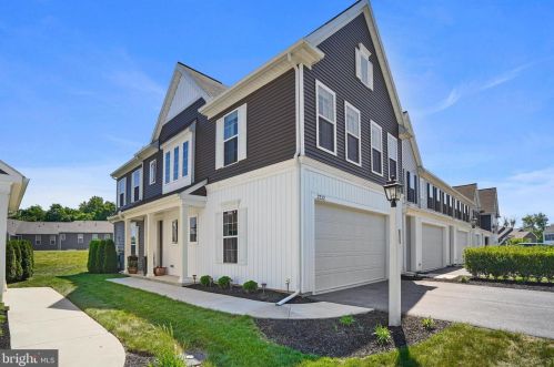 2222 Red Fox Dr, Hummelstown PA 17036 exterior