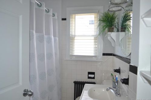 13 Holbrook St, Milford CT 06460-5133 exterior