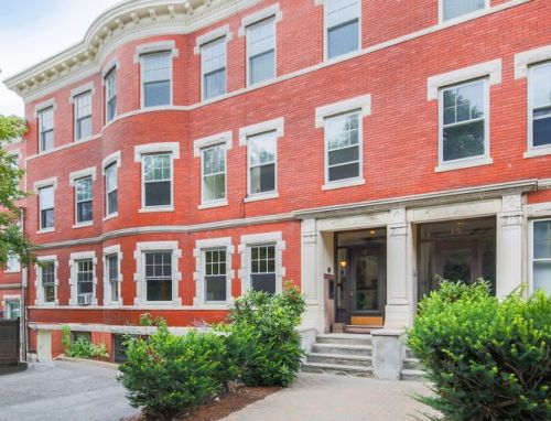 12 Colbourne Cres, Brookline, MA 02445-4522