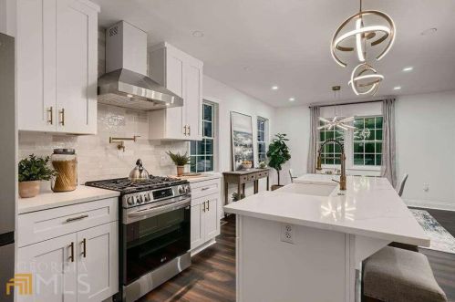 1415 Almont Dr, Atlanta GA 30310-3756 exterior